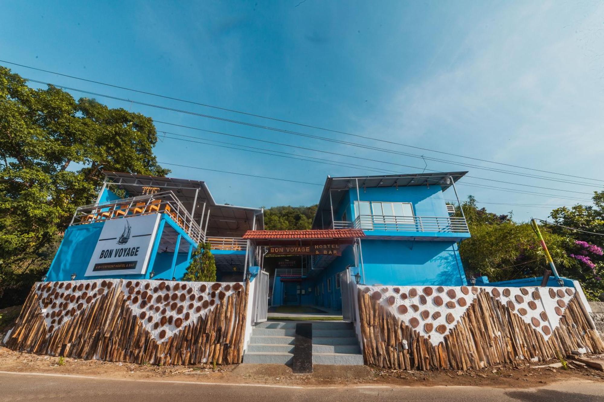 Bon Voyage Sea View Hostel Вагатор Екстер'єр фото