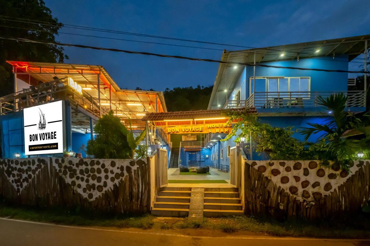Bon Voyage Sea View Hostel Вагатор Екстер'єр фото